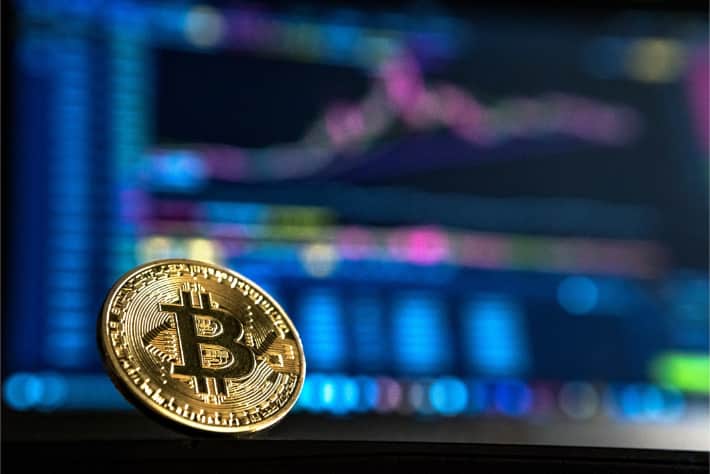 Bitcoin voor een laptopscherm als symbool voor het losgeld dat wordt geëist bij een WannaCry-ransomwareaanval